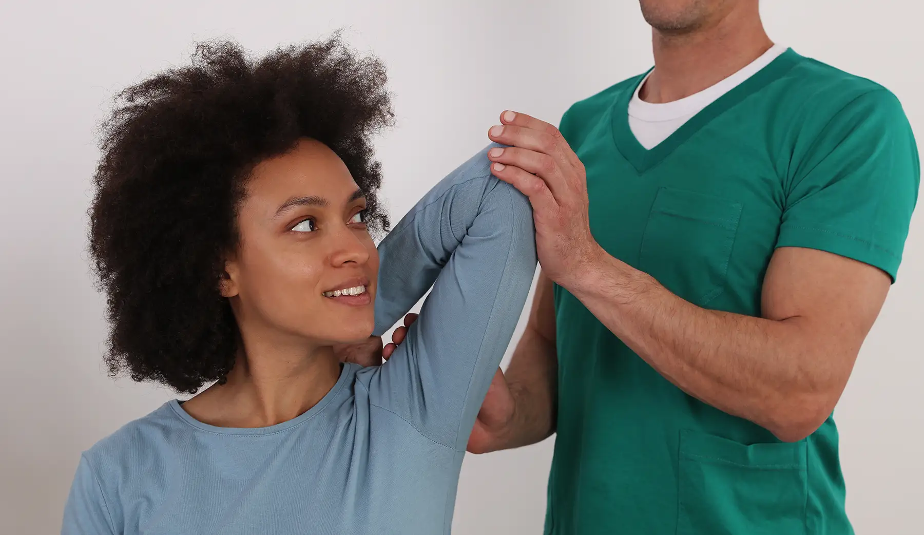 Charlotte woman seeing chiropractor for shoulder pain