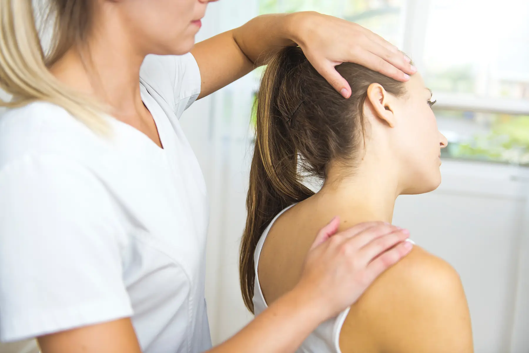 Woman seeing chiropractor